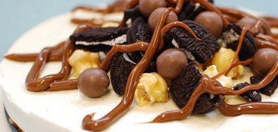 Gourmet Popcorn Vanilla Cheesecake with Oreo Cookies